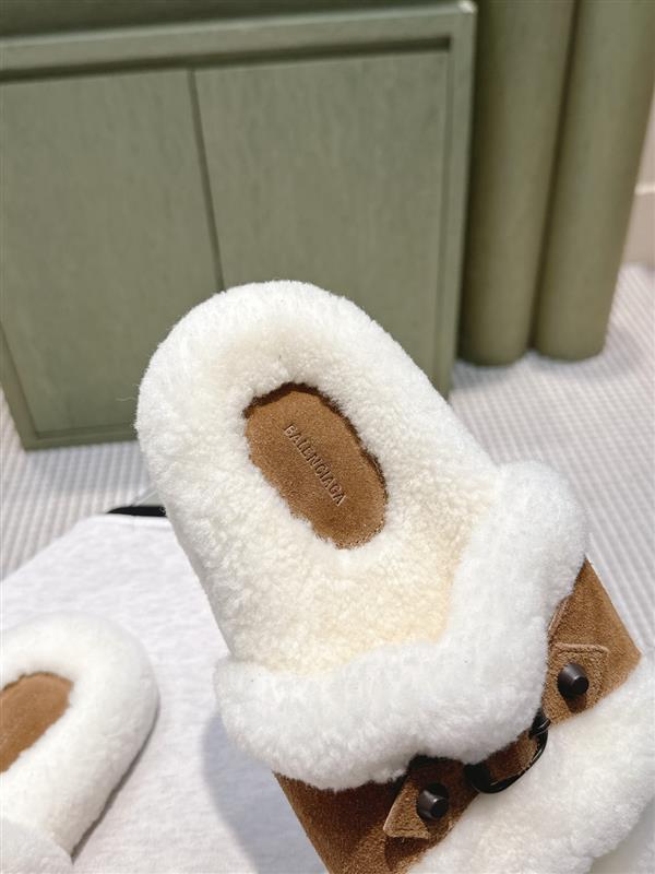 2025112818447704 240